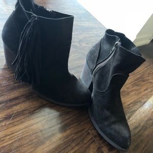 Steve Madden Suede Tassal ankle boots! 👢